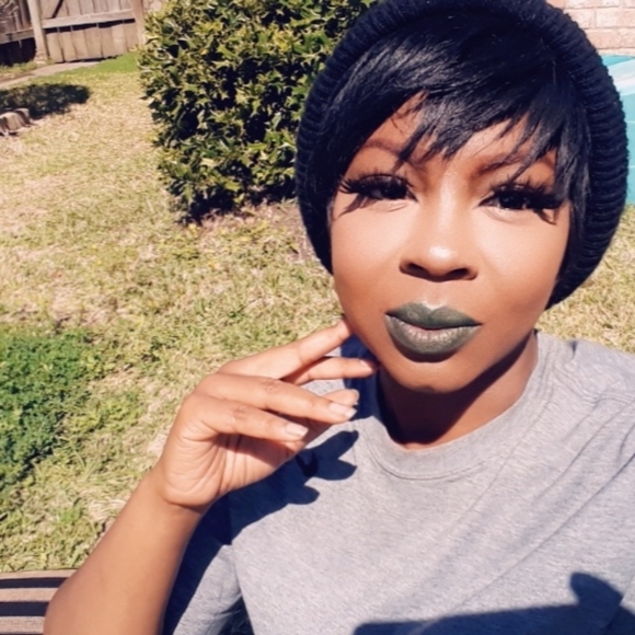 Meet your Posher, Sapphire - Picture 2 of 2